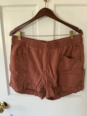 Linen pull on shorts